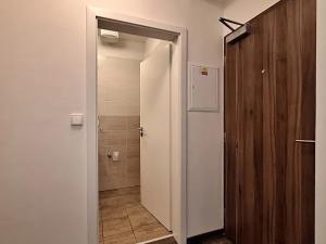 Pronájem bytu 2+kk, Praha - Holešovice, Na Maninách, 46 m2