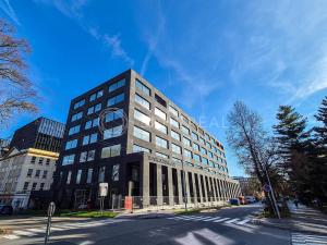 Pronájem kanceláře, Brno, Botanická, 1800 m2