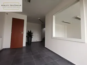 Pronájem obchodního prostoru, Hradec Králové, Vlčkovická, 700 m2