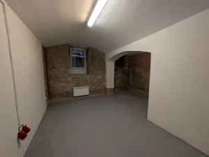 Pronájem výrobních prostor, Praha - Bubeneč, Sochařská, 37 m2