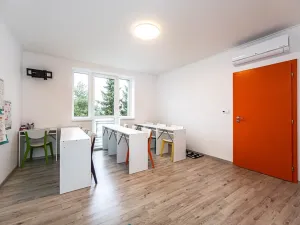 Prodej obchodního prostoru, Praha - Štěrboholy, Ústřední, 280 m2