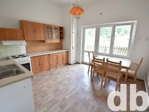 Prodej bytu 3+1, Kraslice, nám. T. G. Masaryka, 95 m2