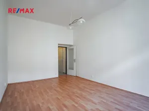 Pronájem bytu 1+1, Praha - Vinohrady, Velehradská, 40 m2