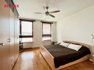 Pronájem bytu 2+kk, Praha - Vršovice, Ruská, 57 m2