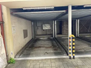 Pronájem garážového stání, Praha - Vinohrady, Rybalkova, 20 m2