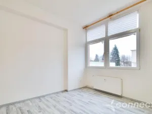 Pronájem bytu 2+kk, Zruč nad Sázavou, náměstí Míru, 36 m2