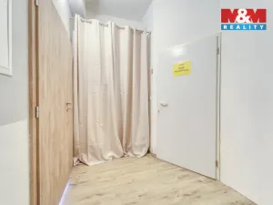 Prodej obchodního prostoru, Praha - Uhříněves, Přátelství, 490 m2