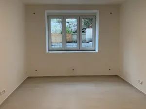 Pronájem bytu 1+kk, Praha - Vinohrady, Nad olšinami, 27 m2