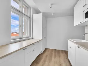 Pronájem bytu 2+1, Praha - Smíchov, Grafická, 64 m2