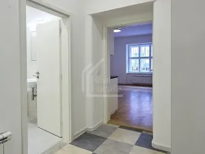 Pronájem bytu 1+kk, Praha - Holešovice, Schnirchova, 35 m2