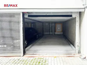 Prodej garážového stání, Praha - Smíchov, Holečkova, 13 m2