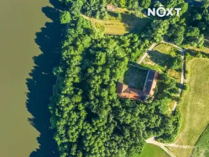 Prodej komerční nemovitosti, Buzice, 1800 m2