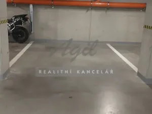 Pronájem garážového stání, Slavkov u Brna, 15 m2