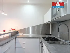 Pronájem bytu 2+1, Karlovy Vary - Dvory, 1. máje, 28 m2