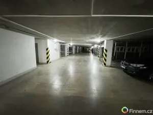 Pronájem garáže, Praha - Košíře, Zahradníčkova, 50 m2