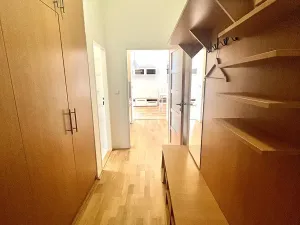 Pronájem bytu 2+kk, Praha - Nové Město, U půjčovny, 37 m2