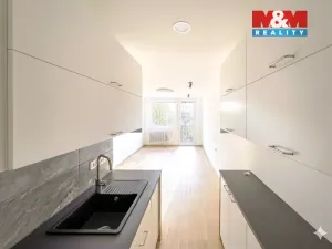 Pronájem bytu 2+kk, Praha - Kobylisy, Famfulíkova, 44 m2