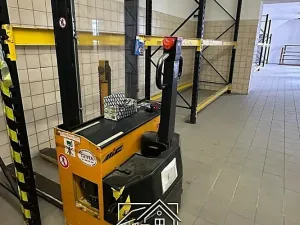 Pronájem skladu, Praha, Libušská, 1900 m2