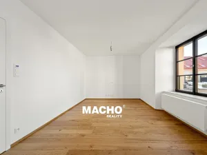 Pronájem bytu 1+kk, Praha, Bělehradská, 26 m2