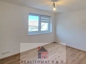 Pronájem rodinného domu, Chrášťany, 108 m2