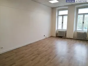 Pronájem kanceláře, Frýdek-Místek, Zámecké nám., 84 m2