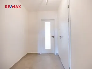 Prodej bytu 1+kk, Praha - Háje, Sochorcova, 33 m2