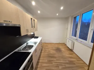 Prodej bytu 2+1, Karlovy Vary, Lomená, 52 m2