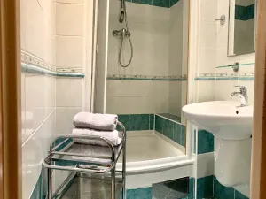 Pronájem bytu 1+1, Praha - Kobylisy, Košťálkova, 35 m2