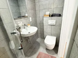 Pronájem bytu 1+kk, Praha - Strašnice, Sečská, 17 m2