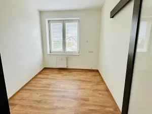Pronájem bytu 2+kk, Praha - Suchdol, Suchdolské náměstí, 30 m2