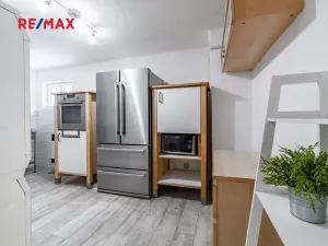 Prodej obchodního prostoru, Praha - Karlín, Pernerova, 60 m2