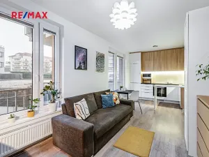 Pronájem bytu 1+kk, Praha - Horní Měcholupy, Padovská, 35 m2