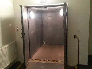 Pronájem obchodního prostoru, Brno, Valchařská, 100 m2