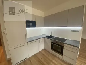 Prodej obchodního prostoru, Karlovy Vary, 76 m2