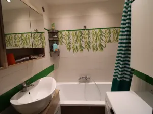 Prodej bytu 3+1, Karlovy Vary, Krymská, 68 m2