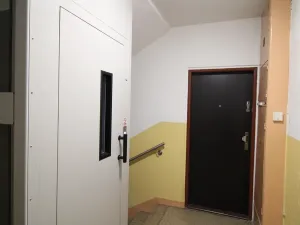 Prodej bytu 3+1, Karlovy Vary, Krymská, 68 m2