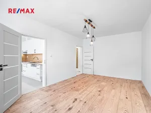 Pronájem bytu 1+1, Jindřichův Hradec, sídliště Vajgar, 37 m2