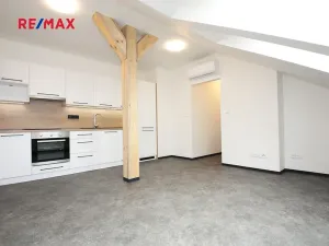 Pronájem bytu 2+kk, Kolín, Kmochova, 44 m2
