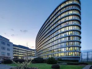 Pronájem kanceláře, Praha - Nusle, Pikrtova, 1250 m2