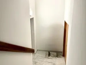 Pronájem skladu, Praha - Malá Strana, Malostranské náměstí, 210 m2