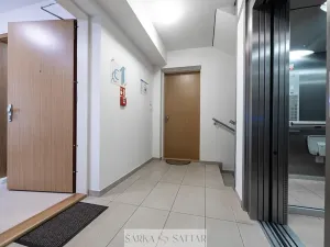 Pronájem bytu 1+kk, Praha - Holešovice, Komunardů, 36 m2