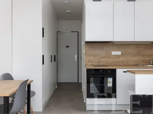 Pronájem bytu 1+kk, Praha - Smíchov, Plzeňská, 20 m2