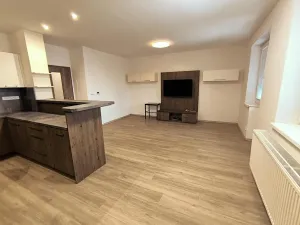 Pronájem bytu 3+kk, Hradec Králové, Vocelova, 93 m2