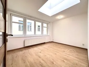 Pronájem bytu 2+kk, Hradec Králové, Švehlova, 47 m2