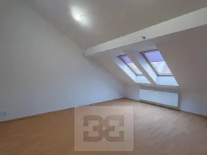Pronájem bytu 1+kk, Praha - Vršovice, Krymská, 35 m2