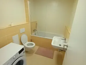 Pronájem bytu 1+kk, Praha - Hloubětín, Za černým mostem, 36 m2