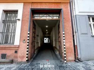 Pronájem garážového stání, Praha - Vinohrady, Moravská, 20 m2