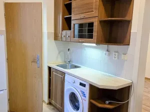 Pronájem bytu 2+kk, Karlovy Vary, Kolmá, 32 m2