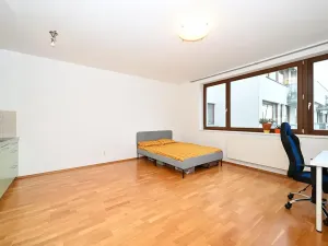 Pronájem bytu 1+kk, Praha - Holešovice, Osadní, 32 m2
