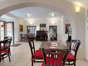 Prodej obchodního prostoru, Chrudim, Resselovo náměstí, 121 m2